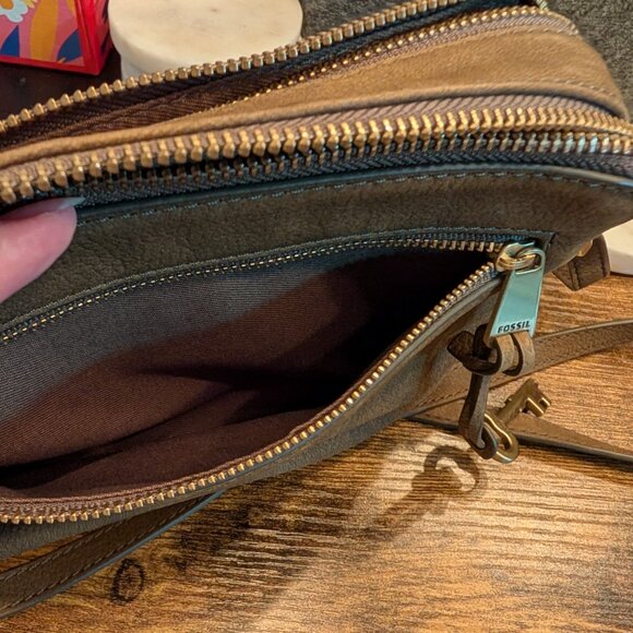 Fossil Crossbody Camera Bag - Picture 6 of 9